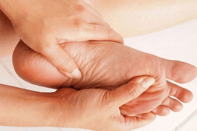 [Tư vấn] Cách xoa bóp chân tay cho người già giảm đau dễ làm