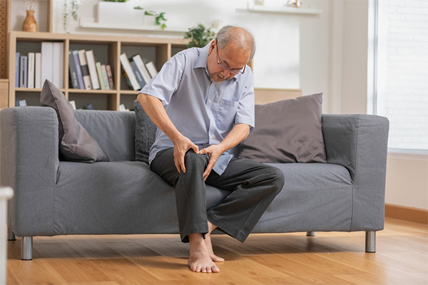Nhức mỏi bắp chân về đêm có thể là dấu hiệu của bệnh lý về xương khớp