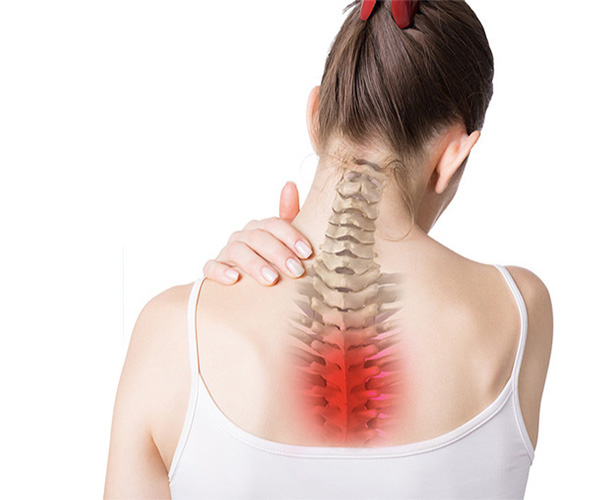 Viêm khớp cũng là nguyên nhân gây đau sau lưng bên trái dưới bả vai