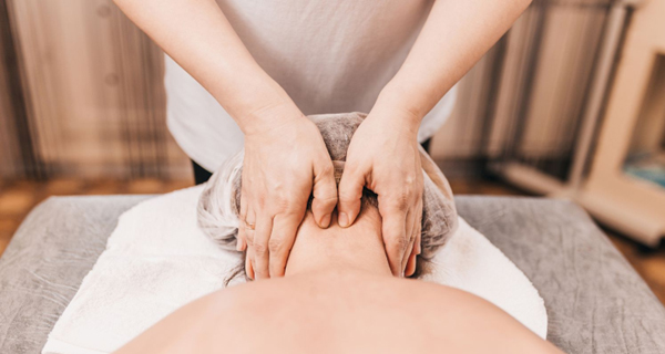 Những lưu ý khi massage giảm đau đầu