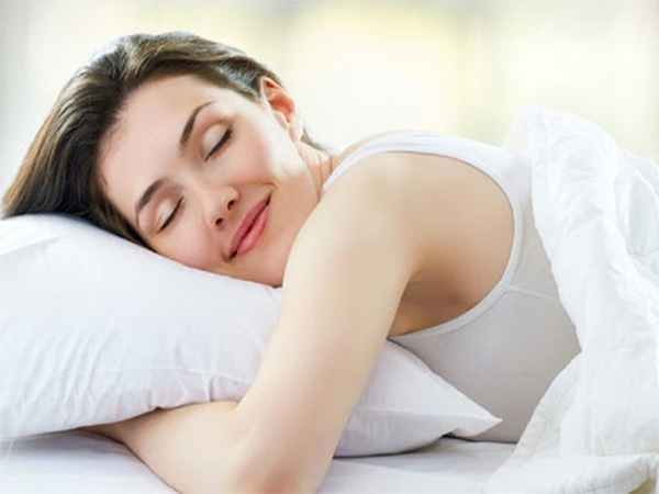 Cải thiện chất lượng giấc ngủ khi thường xuyên luyện tập yoga trồng chuối
