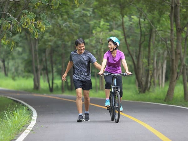 Đạp xe đạp là bài tập thể dụng giảm eo bụng