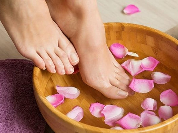 Ngâm chân bằng nước ấm là cách chữa mất ngủ hiệu quả