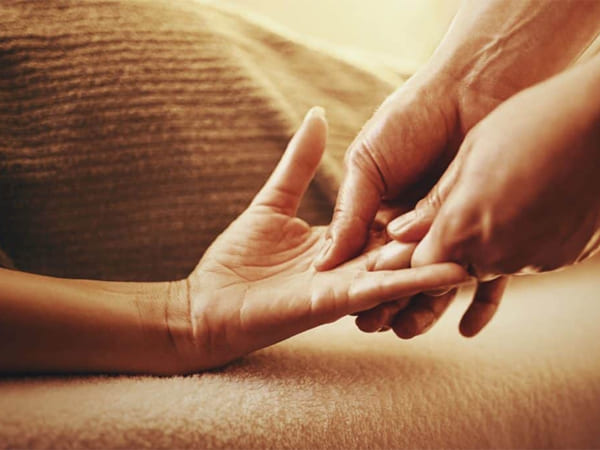 Cách massage tay và cánh tay