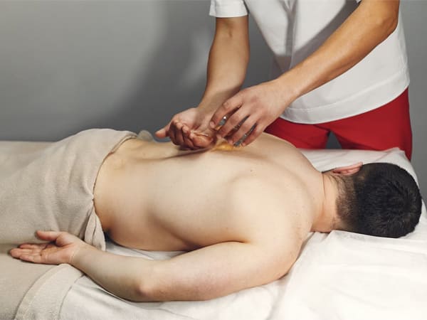 cách massage toàn thân cho nam tại huyệt Dương Quan