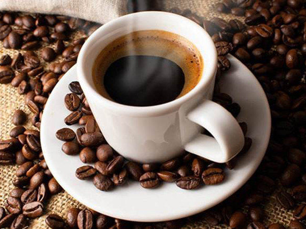 Các trị mất ngủ cho bà bầu là hạn chế sử dụng caffeine