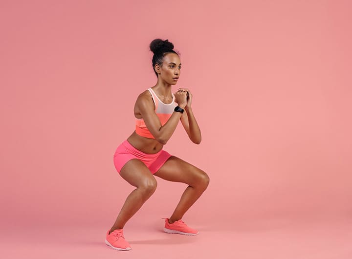 Đây là bài tập squat giúp kích thích vòng 3 cho nữ giới