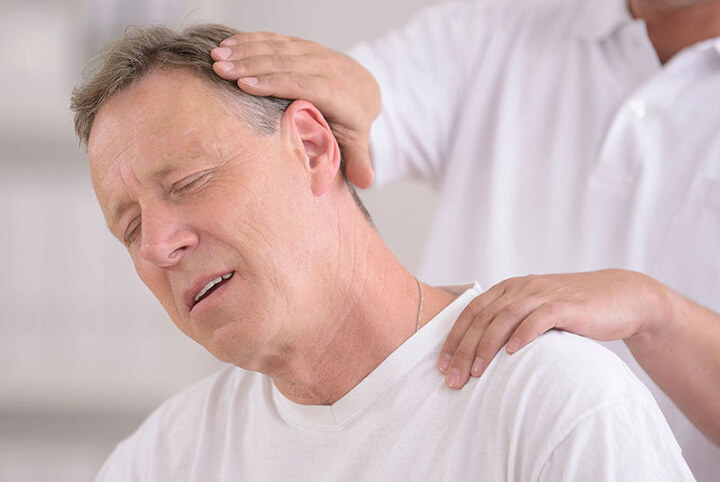 Có nhiều nguyên nhân gây ra đau cổ vai gáy