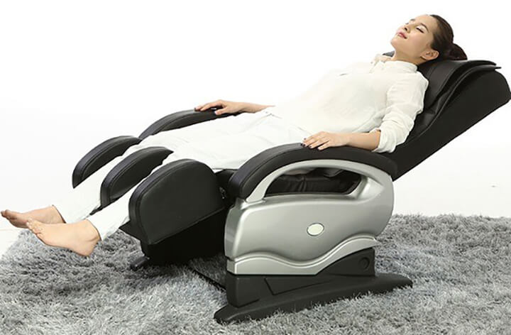 Nên trải nghiệm, ghế massage thanh lý trước khi mua.