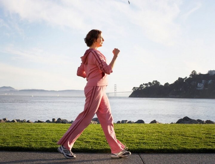 Dù đi bộ với mục đích tập luyện thể dục hay giảm cân, bạn nên đi đủ nhanh để đạt được tốc độ đốt cháy chất béo