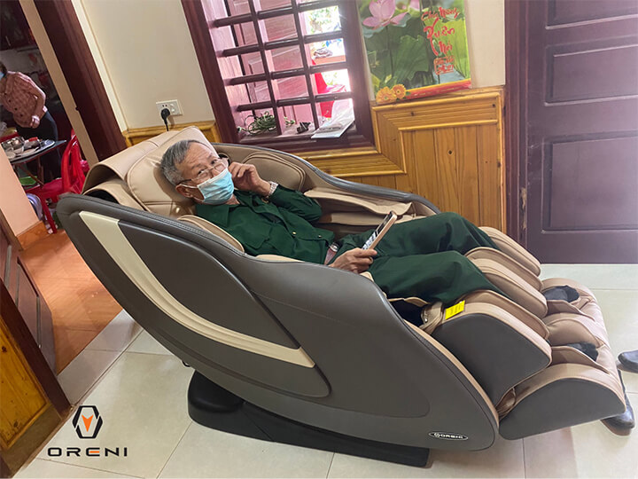 Oreni OR-170 là mẫu ghế massage phù hợp để chăm sóc sức khỏe cho người cao tuổi