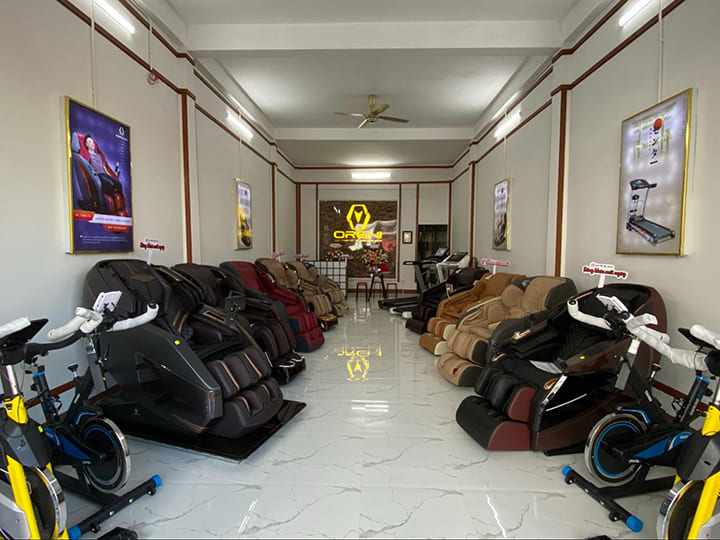 Cửa hàng trưng bày nhiều mẫu ghế massage chính hãng, chất lượng