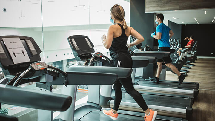 Bạn nên tập các bài tập Cardio như chạy bộ để nâng cao sức bền.