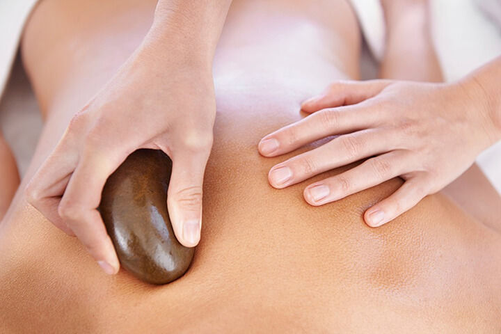 Kết hợp bài massage khác cùng với đá nóng