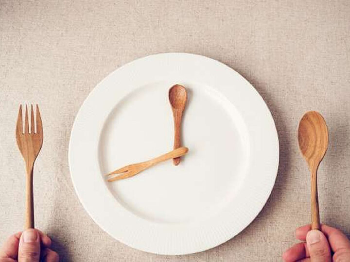 Nhịn ăn tối là phương pháp giảm cân không được khuyến khích