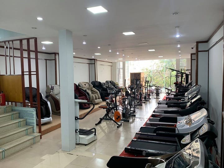 Các sản phẩm ghế massage, máy chạy bộ tại showroom Oreni Bắc Ninh
