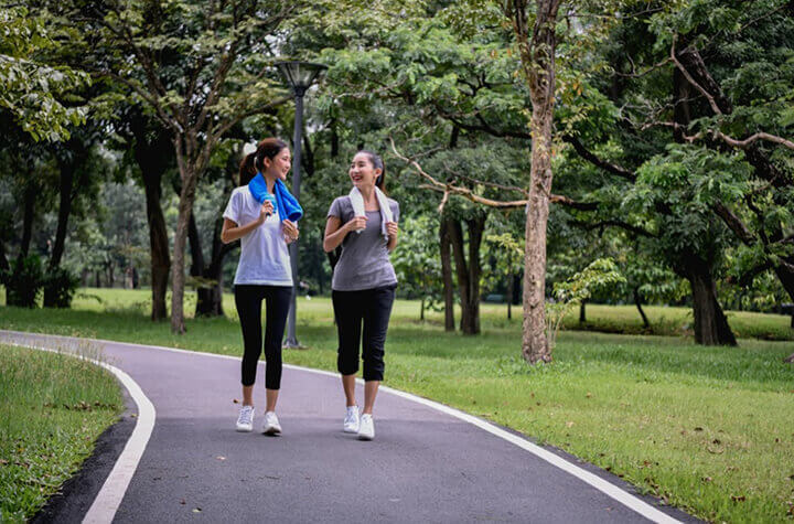 Tập thể dục như đi bộ đều đặn giúp cơ thể sảng khoái, thoải mái