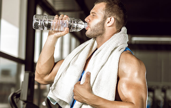 Tập gym cần bổ sung nước kịp thời, đúng cách