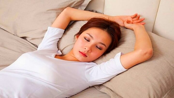 Nằm ngửa khi ngủ vừa giúp bạn dễ thở vừa tăng hiệu quả giảm mỡ bụng