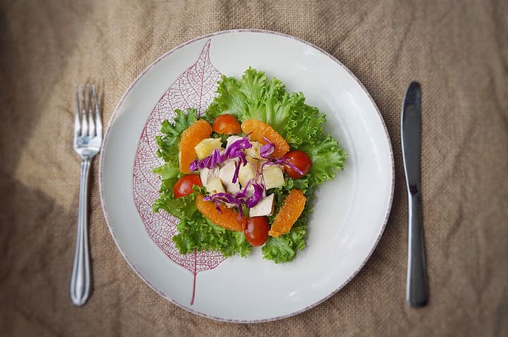 1 đĩa salad ức gà cung cấp đầy đủ dưỡng chất cho một ngày dài