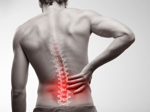 Cảnh báo tình trạng đau lưng không cúi được
