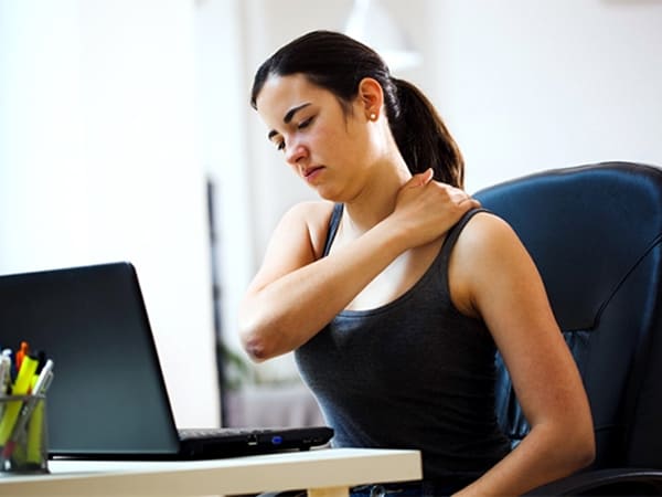 căng thẳng, stress gây đau sau gáy cổ