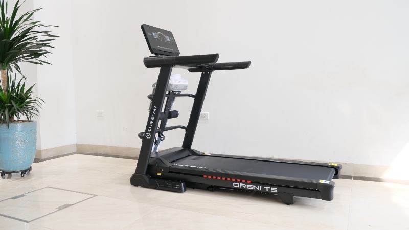 Thảm của máy chạy bộ điện Oreni T5 rộng rãi, thoải mái