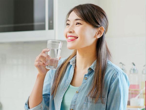 Uổng đủ nước giúp không bị ngủ dậy nhức mỏi toàn thân
