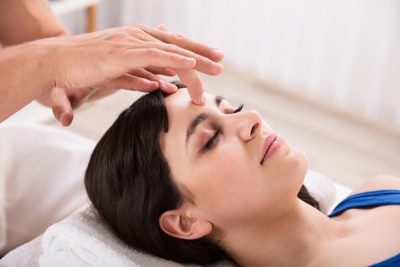 7+ cách massage giảm đau đầu, bấm huyệt loại bỏ cơn đau