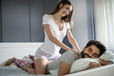 Làm mới tình yêu với cách massage toàn thân cho chồng tại nhà