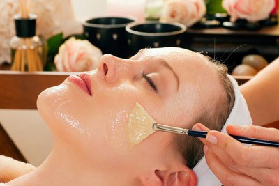 Cách massage mặt bằng dầu dừa cho da sáng mịn tự nhiên